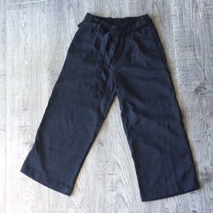 High-Waisted Gaucho Capris - Black